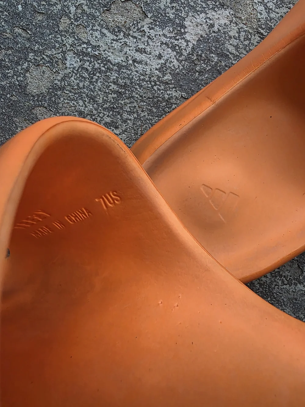 adidas Originals Orange Yeezy Slide Sandals - Picture 11 of 11